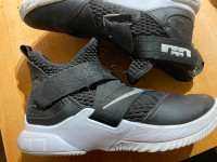 Size 8 Nike Basketball Shoes Black Like New!