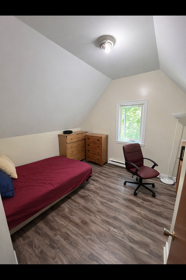 3- Bedroom, 1-Bathroom Complex for Summer Sublet in Short Term Rentals in City of Halifax - Image 11