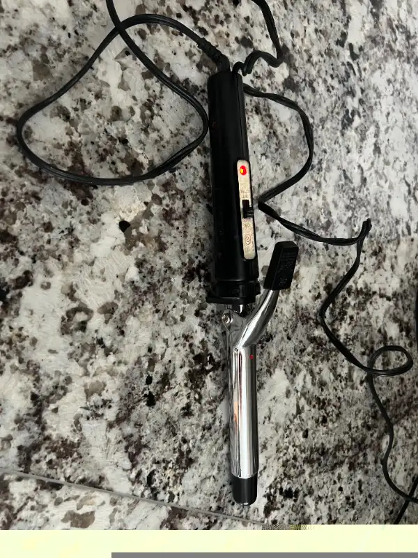 Curling Iron with 3 different sized curling iron barrels in Other in Kitchener / Waterloo - Image 4