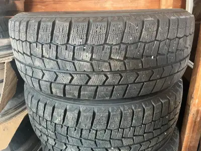 4 pneus d’hiver Dunlop 215/55/R17 sur roues avec TPMS, étaient sur un Ford Fusion 2019, en bon état