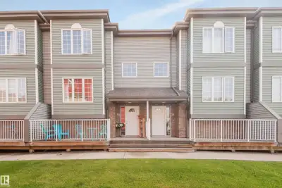 Well-maintained 3-bedroom townhouse available in the desirable Village De Mirabelle community in Bea...