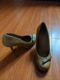 Brown high heel shoes, great condition, $5