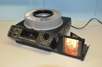 Kodak 35mm Slide Projector with built in viewer and Zoom Lens