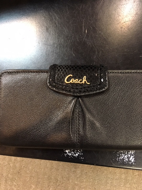 New COACH Wallet in Women's - Bags & Wallets in St. Albert