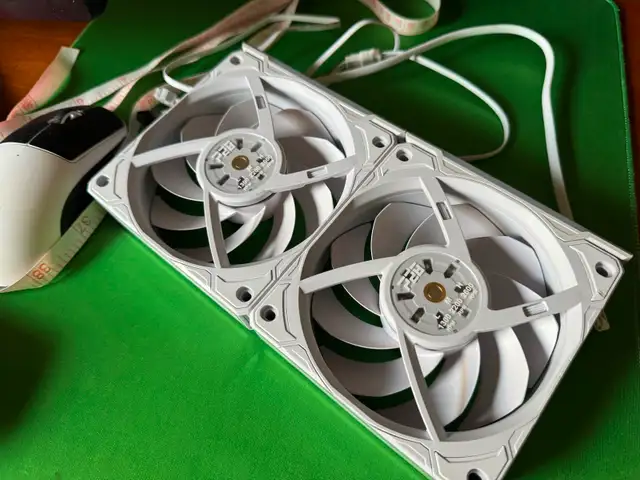 Lian Li p28 LcP fan with RGB strips in System Components in Calgary - Image 2