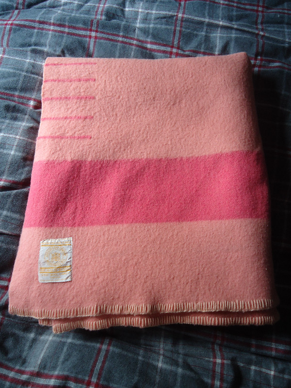 HUDSON BAY 6 POINT BLANKET in Bedding in Gatineau