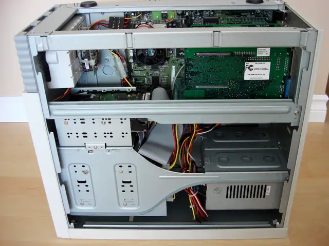 Retro gaming vintage PC - Packard Bell 730C tower computer in Desktop Computers in Edmonton - Image 6