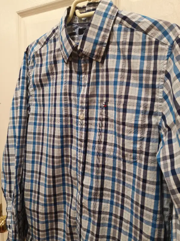 LIKE NEW AMERICAN EAGLE SHIRT - Small Size.  Maroon Color in Men's in Mississauga / Peel Region - Image 8