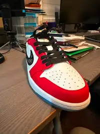 Athletic sneaker black/red Low (Size 12)