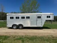 Feather lite horse trailer 