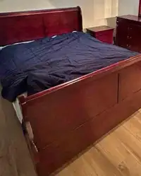 Queen size bed and mirror 