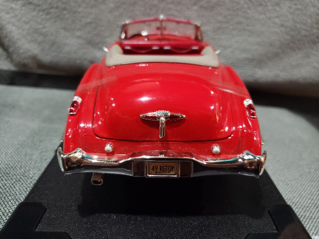 1/18 Motormax 1949 Buick Roadmaster Red in Arts & Collectibles in Sarnia - Image 3