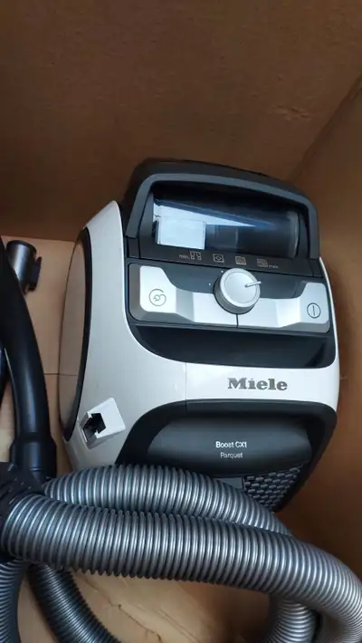 Vacuum - Miele Boost CX1 Parquet - 41NCE030CDN  - Compact, View more
