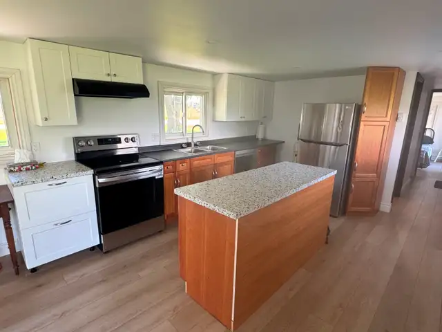 Small private house on Wolfe Island62867602804611123