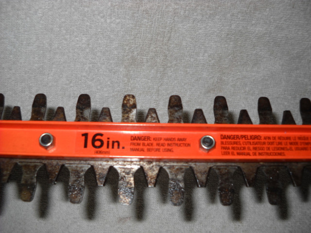 Trime haie elec. 16po BlackDecker Orange/noir. Comme neuf. dans Autre  à Longueuil/Rive Sud - Image 3