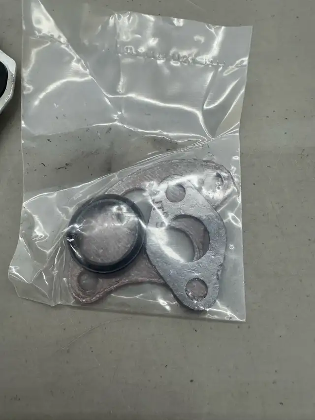 Chevy GMC Intake Manifold Gasket in Other in Hamilton - Image 10