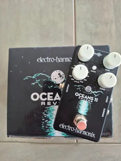 Electro Harmonix Oceans 11 Reverb guitar pedal, View more