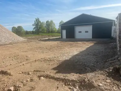Great insulated farm property. 2700 sq ft. Garage door 12W x 10H. 11’ ceilings. Very clean concrete...
