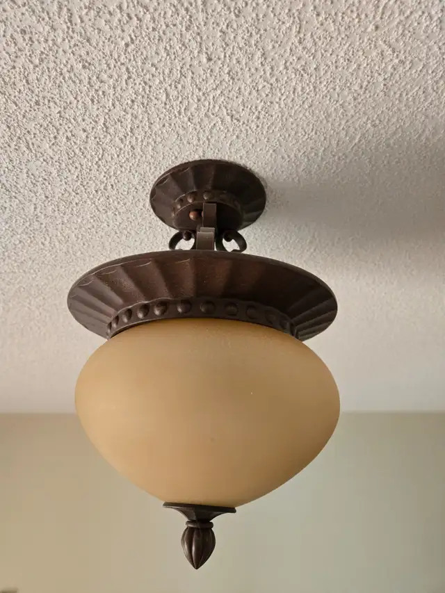 Semi Flush Mount Light fixture (bedroom / hallway / bathroom) in Indoor Lighting & Fans in Markham / York Region - Image 2