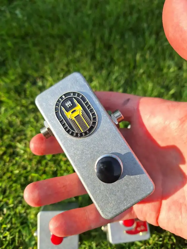 Guitar pedal killswitch in Amps & Pedals in Stratford - Image 2