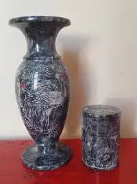 Vase et boîte marbre noir gravée Black marble etched vase