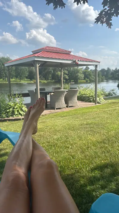 1bdrm, 1bath waterfront short distance to Hog’s Back, great location. Small private building 1 of 6...