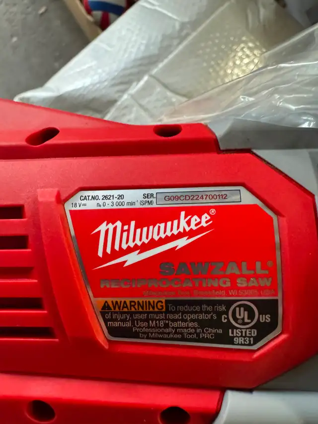 Milwaukee Tool M18 18V Lithium-Ion Cordless SAWZALL 2621-20 in Power Tools in Markham / York Region - Image 3