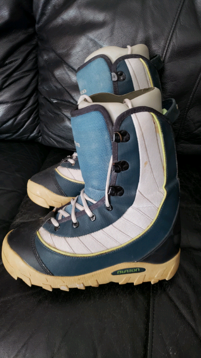 BURTON Snowboard Boots 
size 9 mens
Size 10 wonens, View more