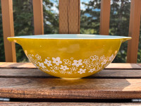 Vintage Pyrex Spring Blossom Crazy Daisy Cinderella 444 Bowl