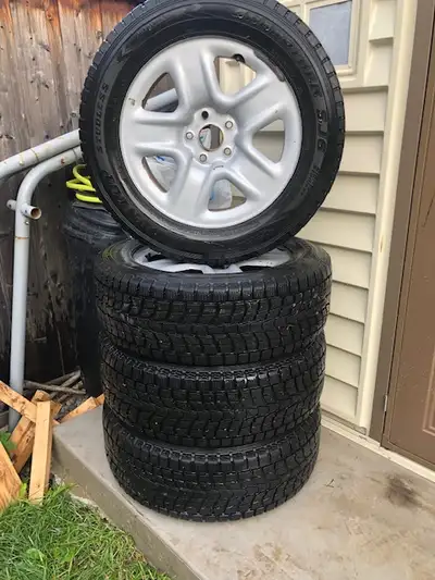 2014 Toyota Sienna Set of Dunlop WINTER TIRES 235 60 R17 with Toyota Alloy wheels 85 % thread, Have...