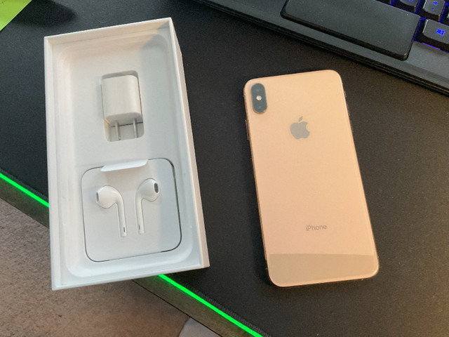 Apple iPhone Xs Max, 256 GB - Gold in Cell Phones in Cole Harbour - Image 2