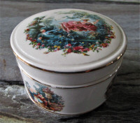 Ancien petit pot de porcelaine vintage