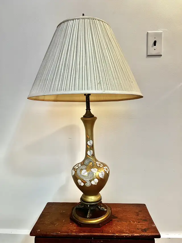 vintage glass lamp in Indoor Lighting & Fans in Windsor Region - Image 2