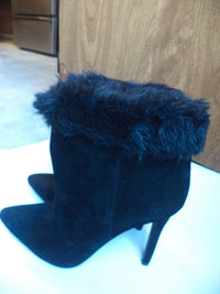 Jessica Simpsons Womens winter boots size 8