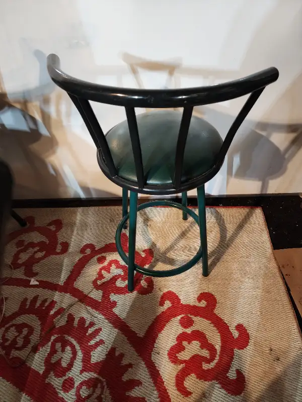 Green Bar Stool swivel chair in Chairs & Recliners in Oakville / Halton Region - Image 6