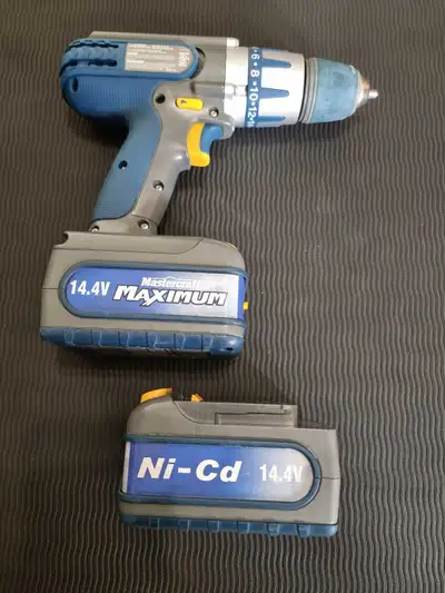 Vends perceuse-tournevis sans fil Mastercraft MAXIMUM, robuste et performante. Idéale pour les brico...