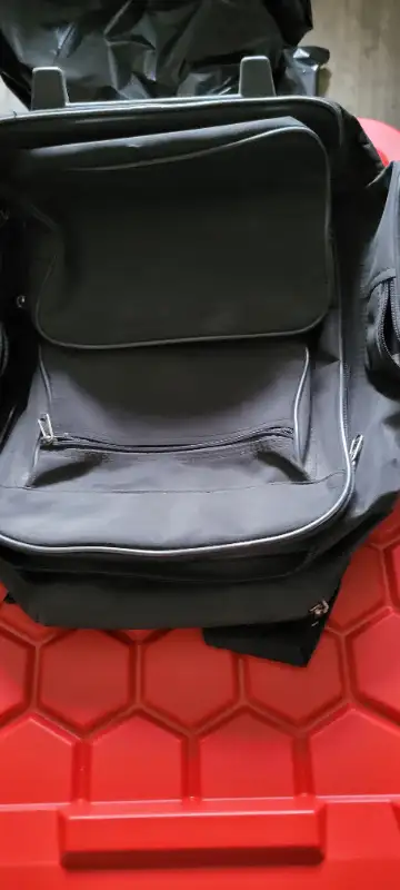 MEN'S New LAPTOP BAG, BACK PACK,CARRYON BAGS WITH MANY ZIPPERS. in Other in Mississauga / Peel Region - Image 8