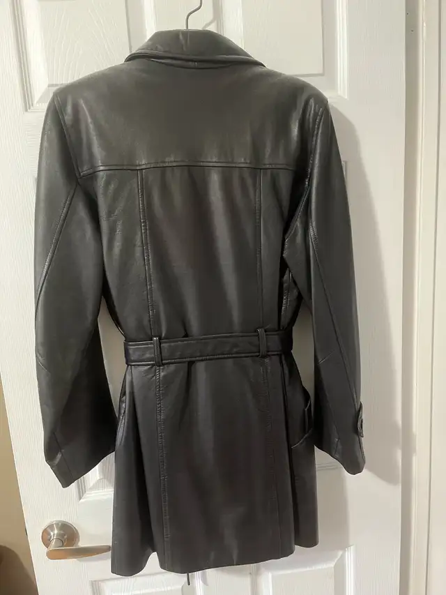 Danier women’s leather jacket in Women's - Tops & Outerwear in City of Toronto - Image 3