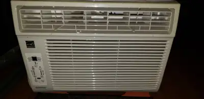Used one summer / Utiliser un été. -------------- Link: https://www.danby.com/products/window-air-co...