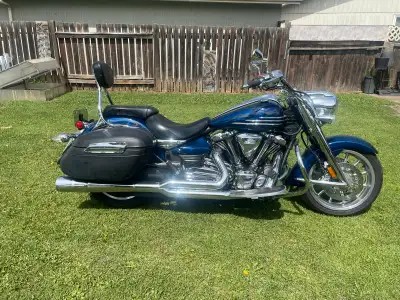 2010 Yamaha Roadliner S touring cruiser runs great retro styling Lots of chrome V twin 1900 cc engin...