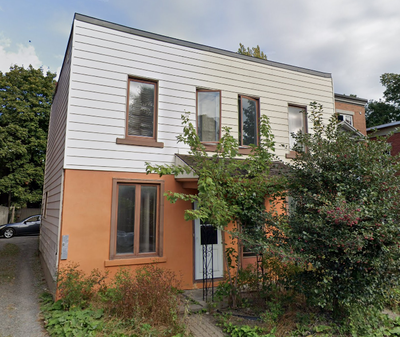 Room for rent in a 3 bedroom house within walking distance of the Byward Market and University of Ot...