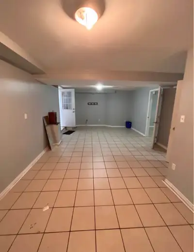 2-BEDROOM BASEMENT APARTMENT FOR RENT – CENTRAL ERIN MILLS, MISSISSAUGA Winston Churchill Blvd & Bri...