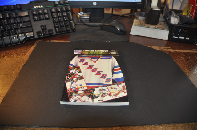 1984-1985  new york rangers official Hockey Media Guide yearbook dans Art et objets de collection  à Victoriaville