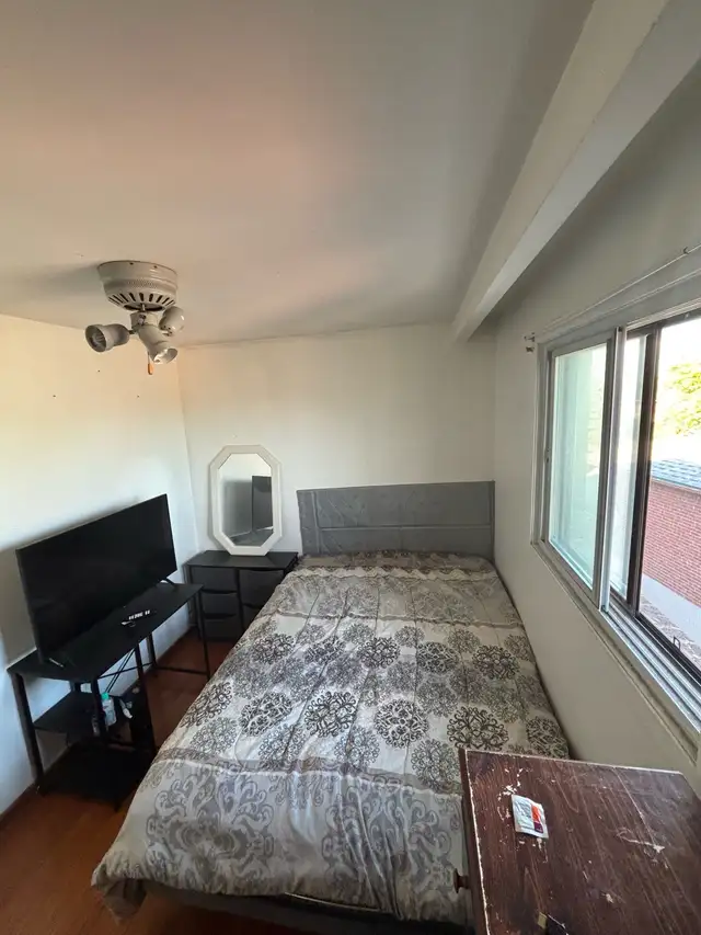 room for rent close to York University Keel campus in Room Rentals & Roommates in Mississauga / Peel Region - Image 6