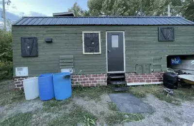 Je vends ma mini-maison roulotte, une habitation compacte et fonctionnelle idéale pour les aventurie...