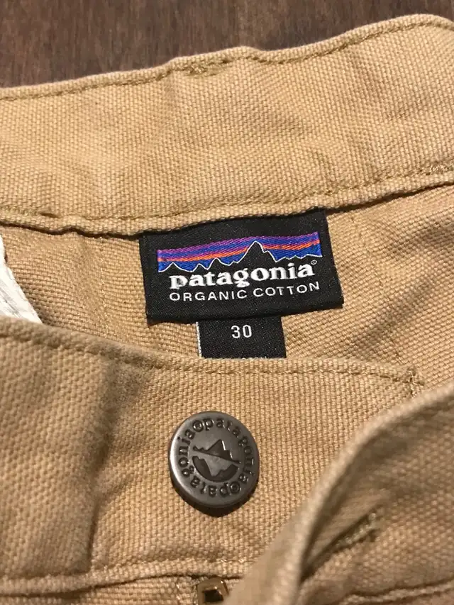 Patagonia Men’s Stand-Up 7” Organic Cotton Khaki Shorts Size 30 in Men's in Ottawa - Image 4