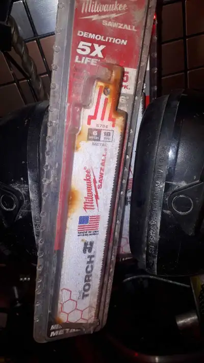 I'm selling a used Milwaukee Torch Sawzall blade, designed for demolition with 5X life for metal cut...