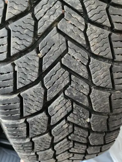 225/65 R16 Michelin X-Ice 100T winter snow & ice tires like new condition. Made in Canada. Very litt...