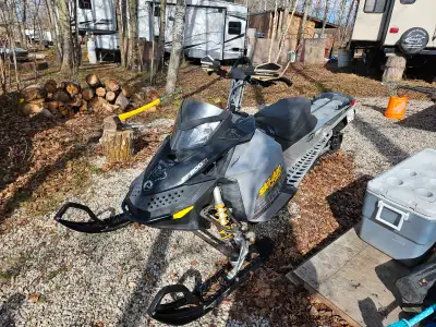 2008 summit 800 Runs great Hand and thumb warmers 3000kms Has reverse Trailer has tilt, can fit two...
