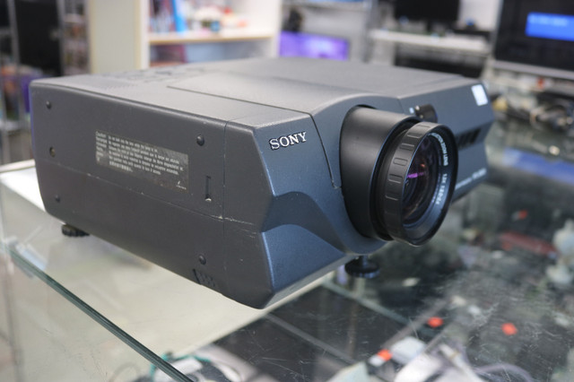Sony VPL-S900 LCD Projector (#35331) in General Electronics in City of Halifax - Image 2